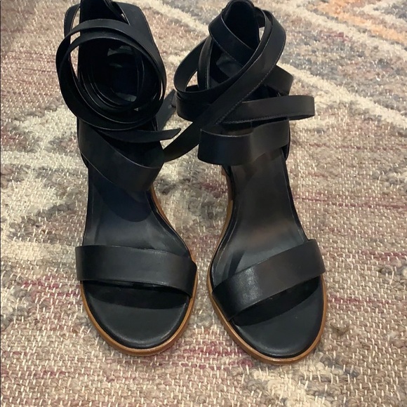 Toni 4.5” Pierce sandal - Picture 2 of 7